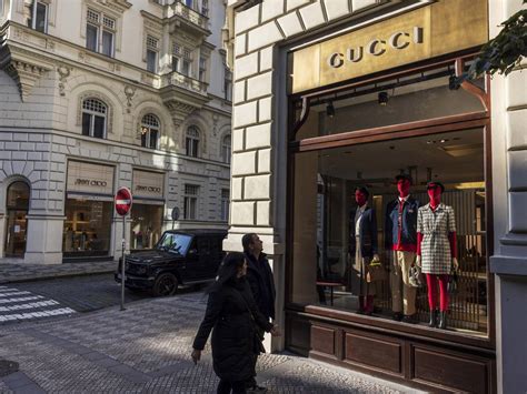 Gucci persigue al turista internacional en Brasil y .